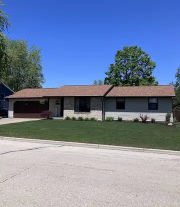 1380 EMINENCE Street, GREEN BAY, WI 54313