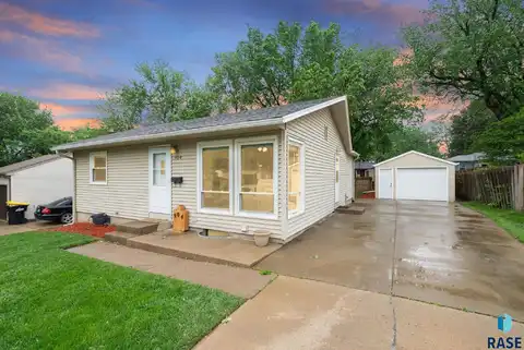 904 S Marday Ave, Sioux Falls, SD 57103