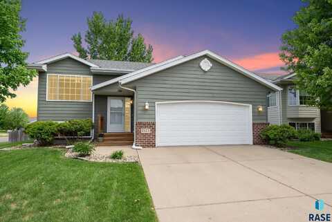 7424 W 51st St, Sioux Falls, SD 57106