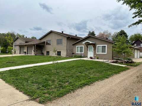 502 E 4th St, Canton, SD 57013