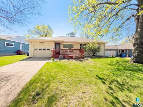 2205 E Allen Dr, Sioux Falls, SD 57103