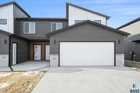 803 N Marquette Pl, Sioux Falls, SD 57110