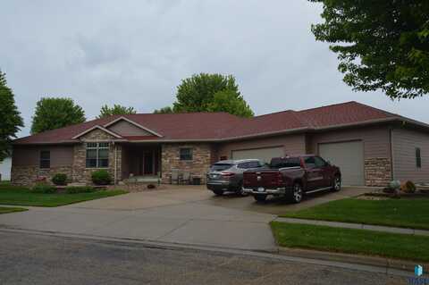 612 Britz Dr, Luverne, MN 56156