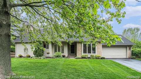 4659 PINE EAGLES Drive, Brighton, MI 48116
