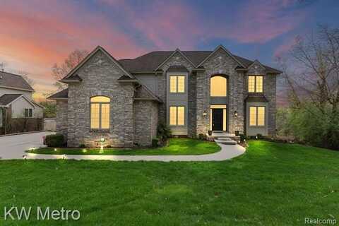 9025 HURON BLUFFS Drive, White Lake, MI 48386