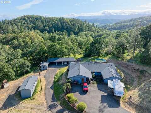 981 OAKVIEW DR, Roseburg, OR 97471