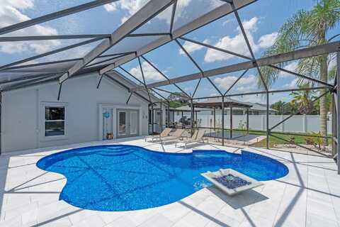 2471 SE Leithgow Street, Port Saint Lucie, FL 34952