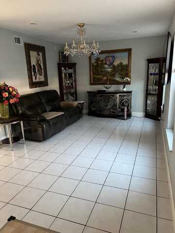 20 Laredo Place, Davie, FL 33324