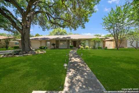 425 Crestwind, Windcrest, TX 78239