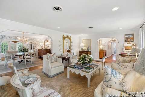643 Terrell Rd, Terrell Hills, TX 78209