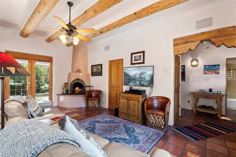 109 Elena, Santa Fe, NM 87501