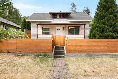 667 N Fifth Avenue, Gold Hill, OR 97525