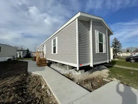 40106 N Tothill Cir, Sterling Heights, MI 48310