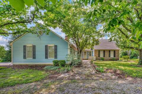 4240 SE McMahan CT, Tecumseh, KS 66542