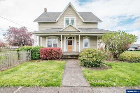 817 W 3rd St, Halsey, OR 97348