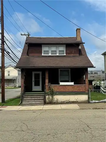 6Th St, New Brighton, PA 15066