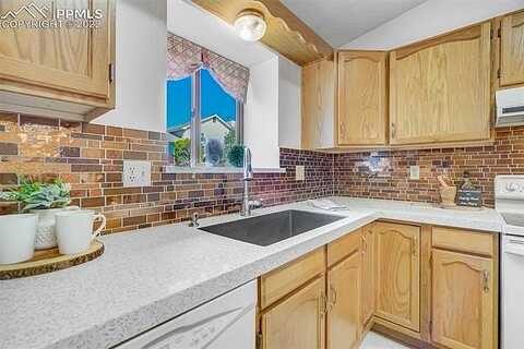Heatherhill, COLORADO SPRINGS, CO 80915
