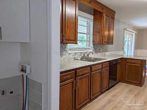 Topeka, PENSACOLA, FL 32514