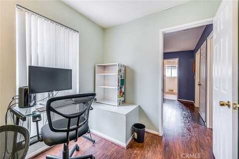Yankee, AGOURA HILLS, CA 91301