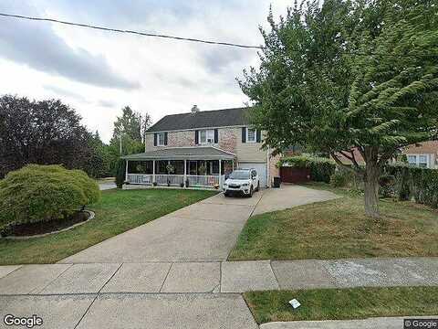 Georgian, BROOMALL, PA 19008