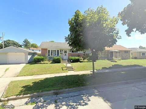 82Nd, MILWAUKEE, WI 53218