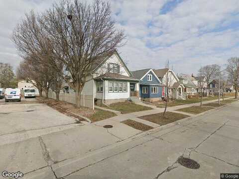 74Th, MILWAUKEE, WI 53214