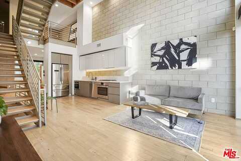 Cahuenga, LOS ANGELES, CA 90068