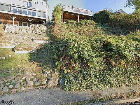 44Th, SEATTLE, WA 98136
