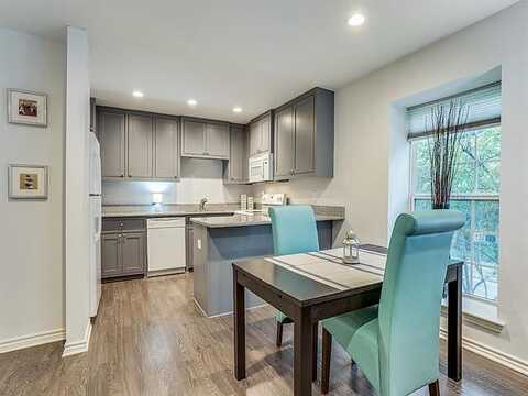 Fleetwood Oaks Ave, Dallas, TX 75235