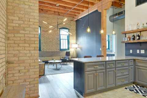 N 1St St, Minneapolis, MN 55401
