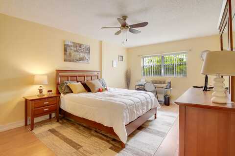 Arcara Way, Lake Worth, FL 33467