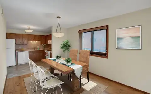 10Th St W, Saint Paul, MN 55102