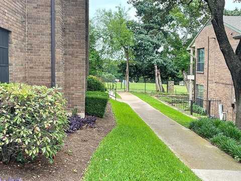 Wedglea Dr, Dallas, TX 75211