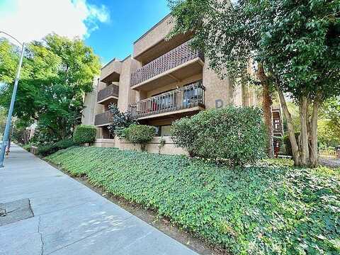 Burbank Blvd, Woodland Hills, CA 91367