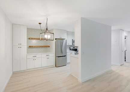 Barry Ave S, Wayzata, MN 55391
