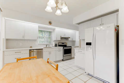 Eleuthera Pt, Coconut Creek, FL 33066