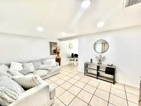 Roger, TUCSON, AZ 85705