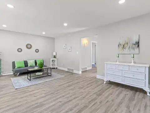 60Th, MILWAUKEE, WI 53220
