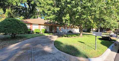 Marys Creek, BENBROOK, TX 76116