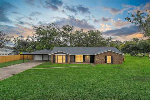 Hollychase, CLUTE, TX 77531