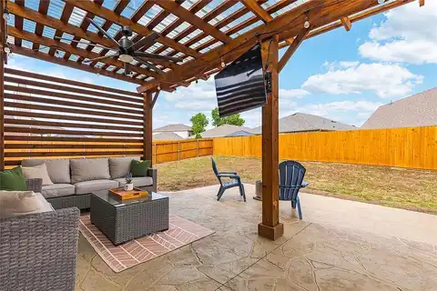 Christopher Creek, LITTLE ELM, TX 75068