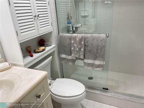 Oaks Way, Pompano Beach, FL 33069