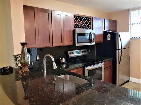 Lake Emerald Dr, Oakland Park, FL 33309