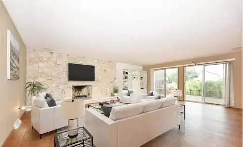 Royal, GERMANTOWN, WI 53022