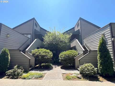 Versailles, PORTLAND, OR 97224