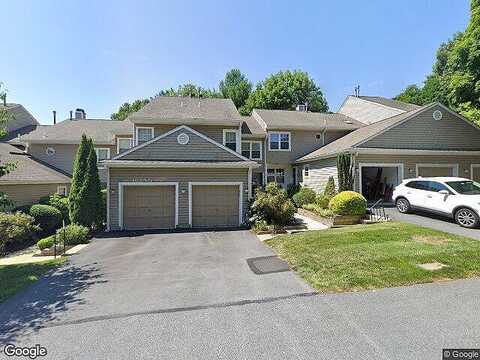 Danbury Ln, Glen Mills, PA 19342
