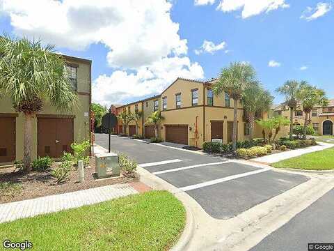 Capistrano St N, Naples, FL 34113