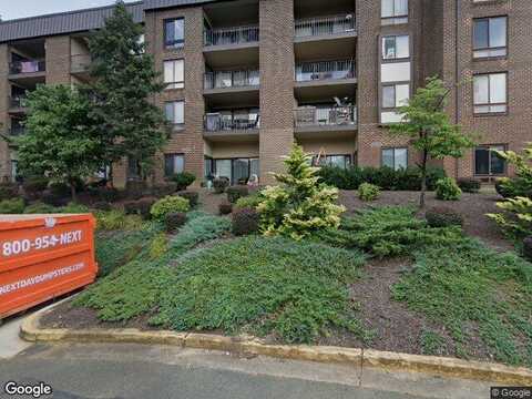 Roberts Ln, Alexandria, VA 22314