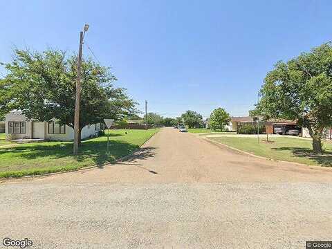 W 2Nd Street, Hale Center, TX 79041