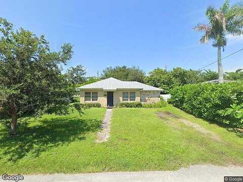 11Th N 895 11Th Street North, Naples, FL 34102